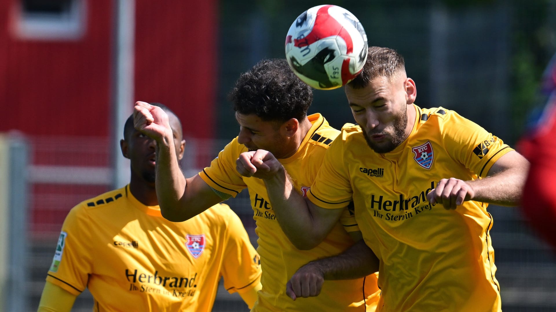 KFC Uerdingen players in action: At the weekend they probably played their last game. KFC Uerdingen players in action: At the weekend they probably played their last game.