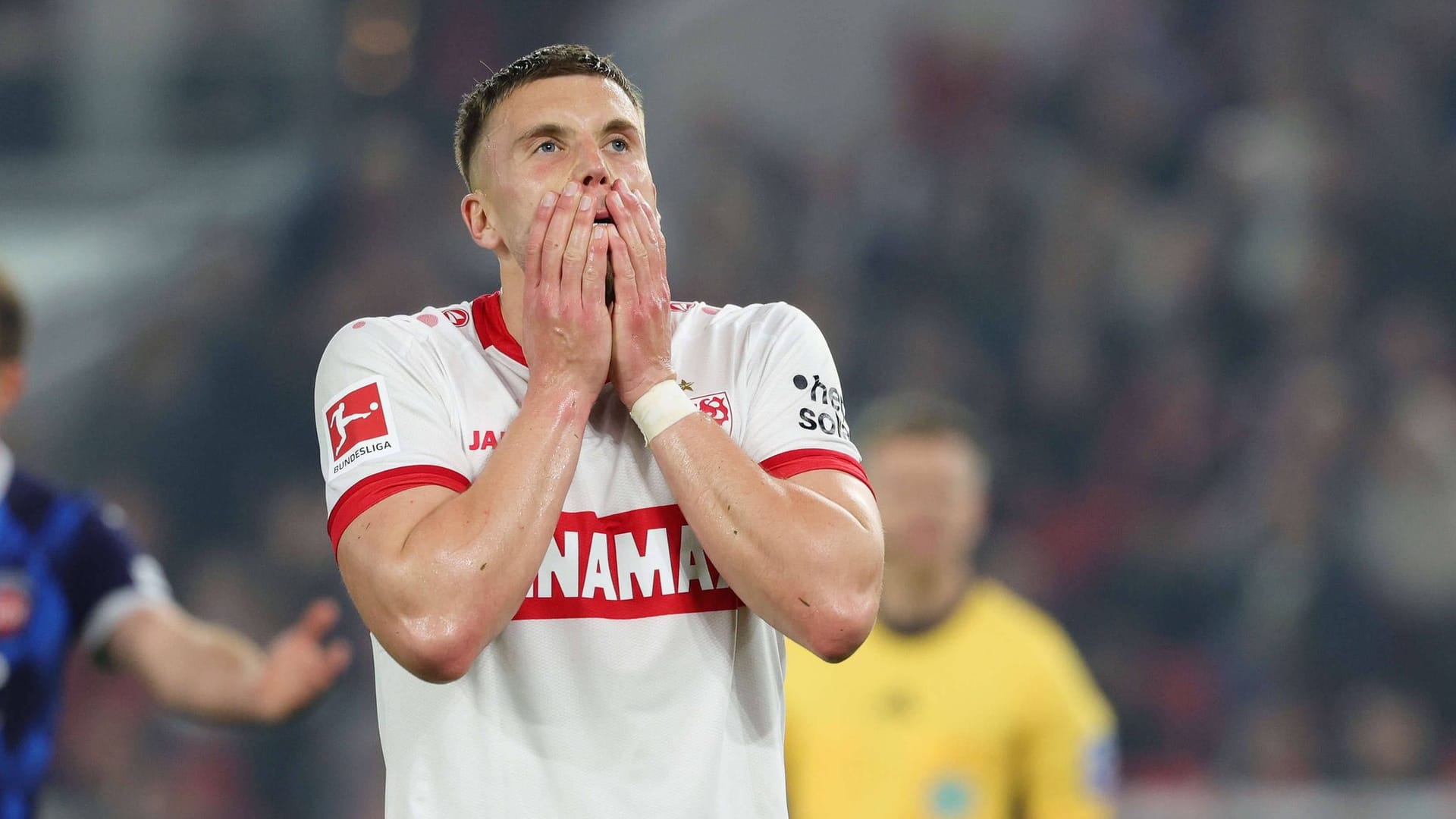 Ermedin Demirović: The striker left chances.