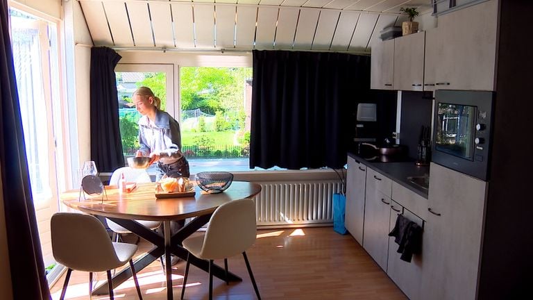 Lois in her house (photo: Omroep Brabant).
