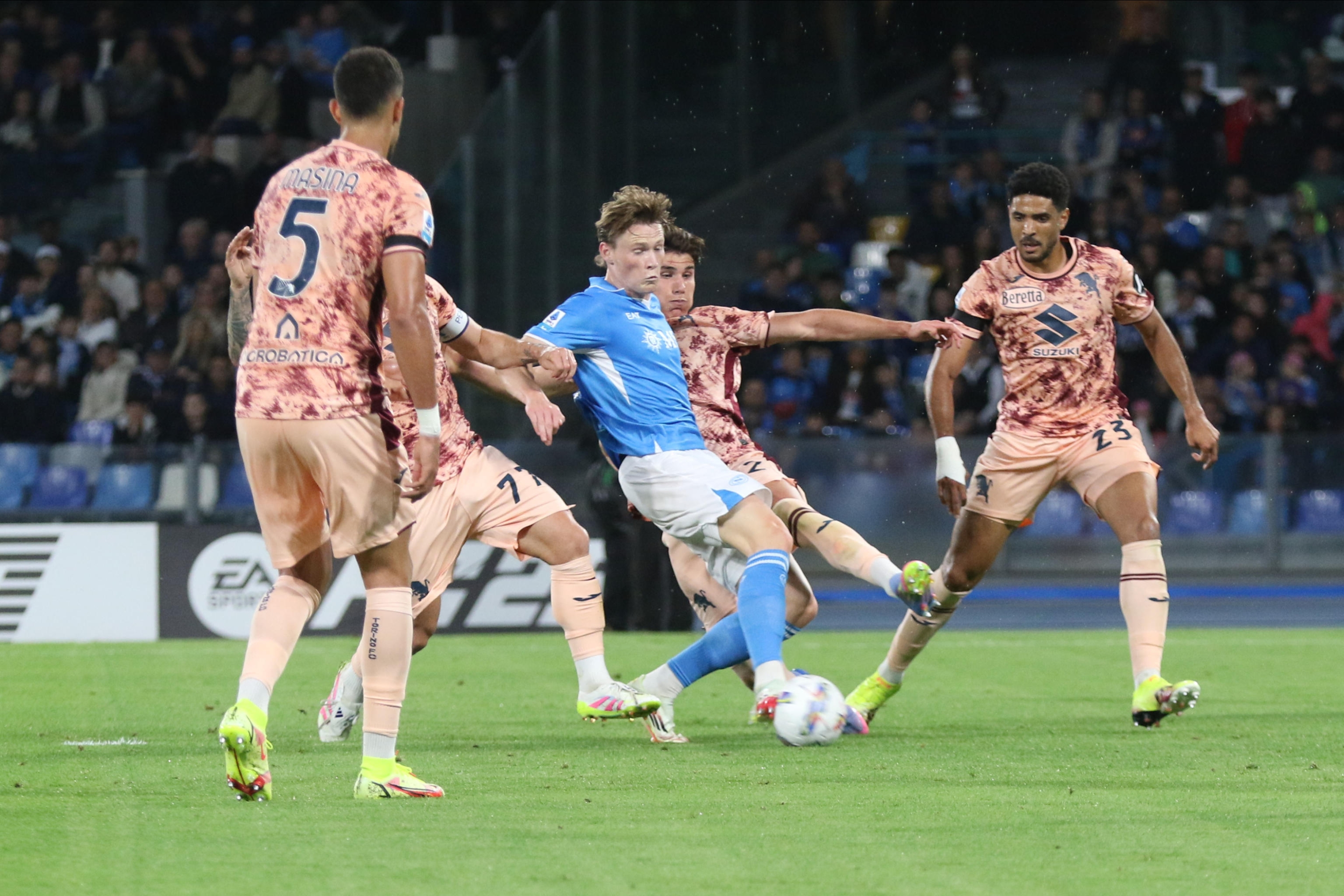 Naples's Midfielder Scott MCTominay Scores The Goal During the Italian Serie A Soccer Match SSc Napoli vs FC Turin At "Diego Armando Maradona" Stadium in Naples, Italy, April 27, 2025 Ansa/Cesare Abbate