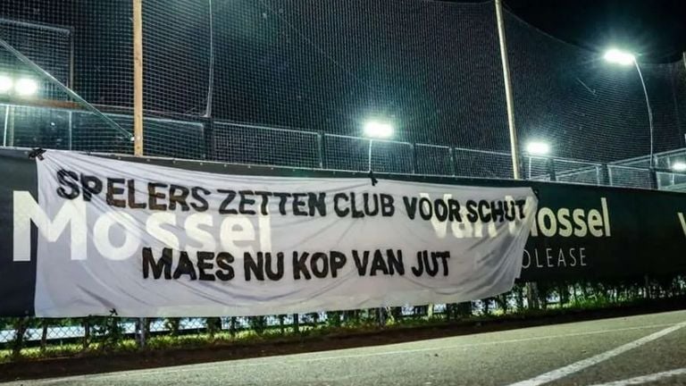 A banner at the King Willem II Stadium. (Photo: tilbo.com)