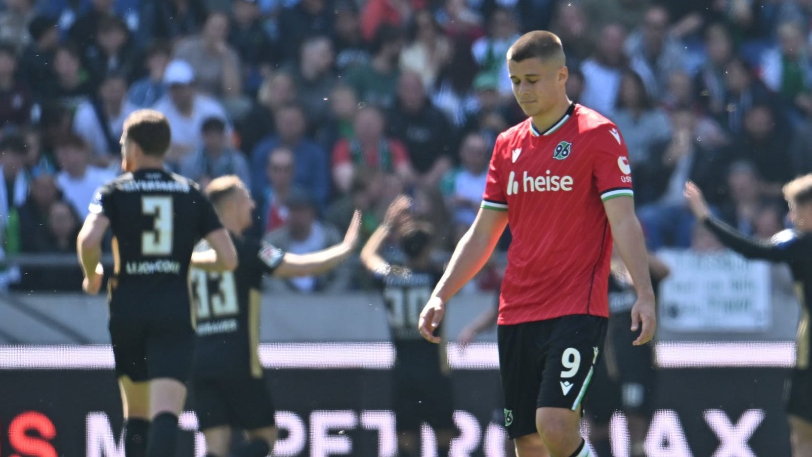 Nicolò Tresoldi is frustrated: Hannover can probably write off the climb.