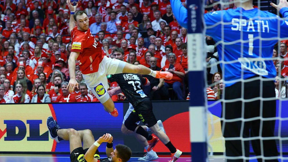 Bei der WM im Januar war Mathias Gidsel mit Dänemark gegen Deutschland und den am Boden liegenden Renars Uscins obenauf. Gidsel warf beim 40:30 zehn Tore
