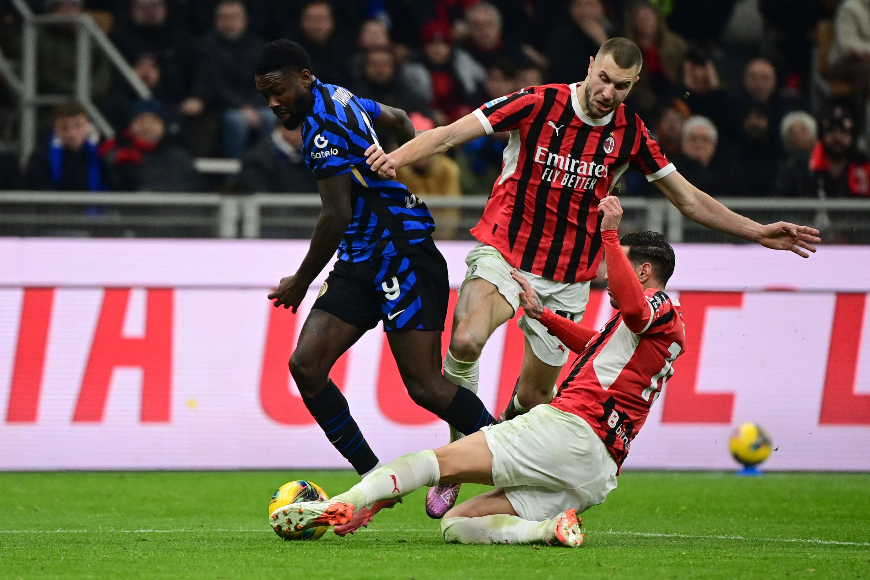 Inter Milan's French Forward #09 Marcus Thuram Fights for the Ball With AC Milan's French Defender #19 Theo Hernandez and AC Milan's Serbian Defender #31 Strahinja Pavlovic (C) During the Italian Serie A Football Match Bethaeen AC Milan and Inter at San Siro Stadium in Milan, on febration 2, 2025. (Photo by Piero Cruciatti / AFP)