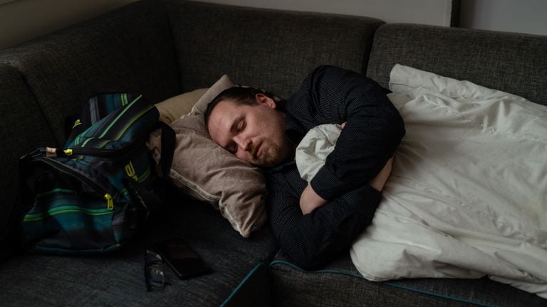 Invisible homeless people often spend the night with friends (photo: Kansfonds.nl).