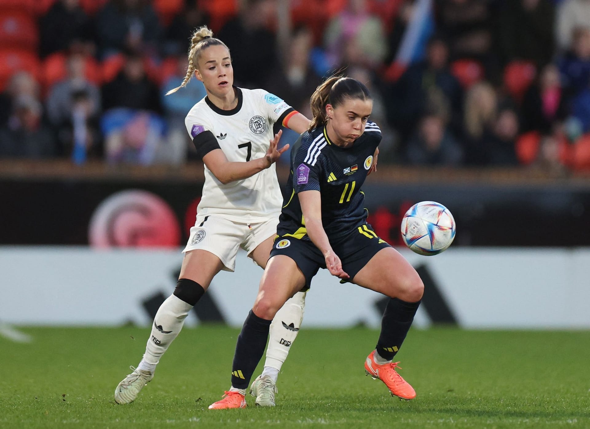 Giulia Gwinn in a duel with Eilidh Adams (right).