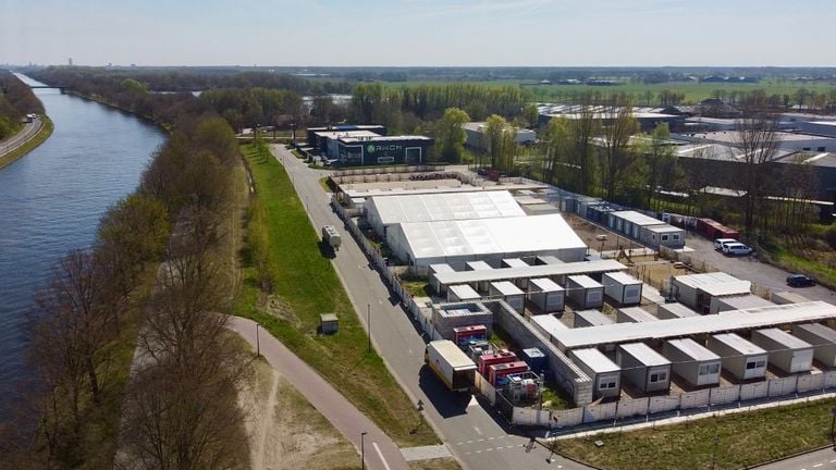 The emergency shelter along the Wilhelminakanaal in Dongen (photo: Jan Peels)
