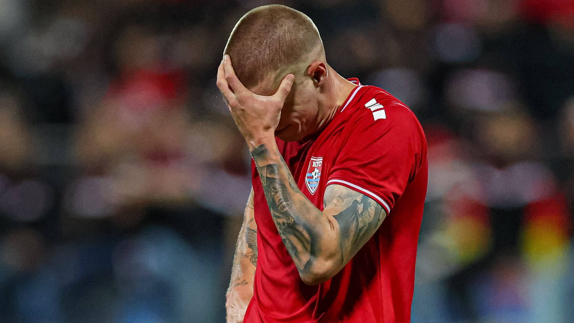 Perplexity: Uerdingen's Angelo Langer.