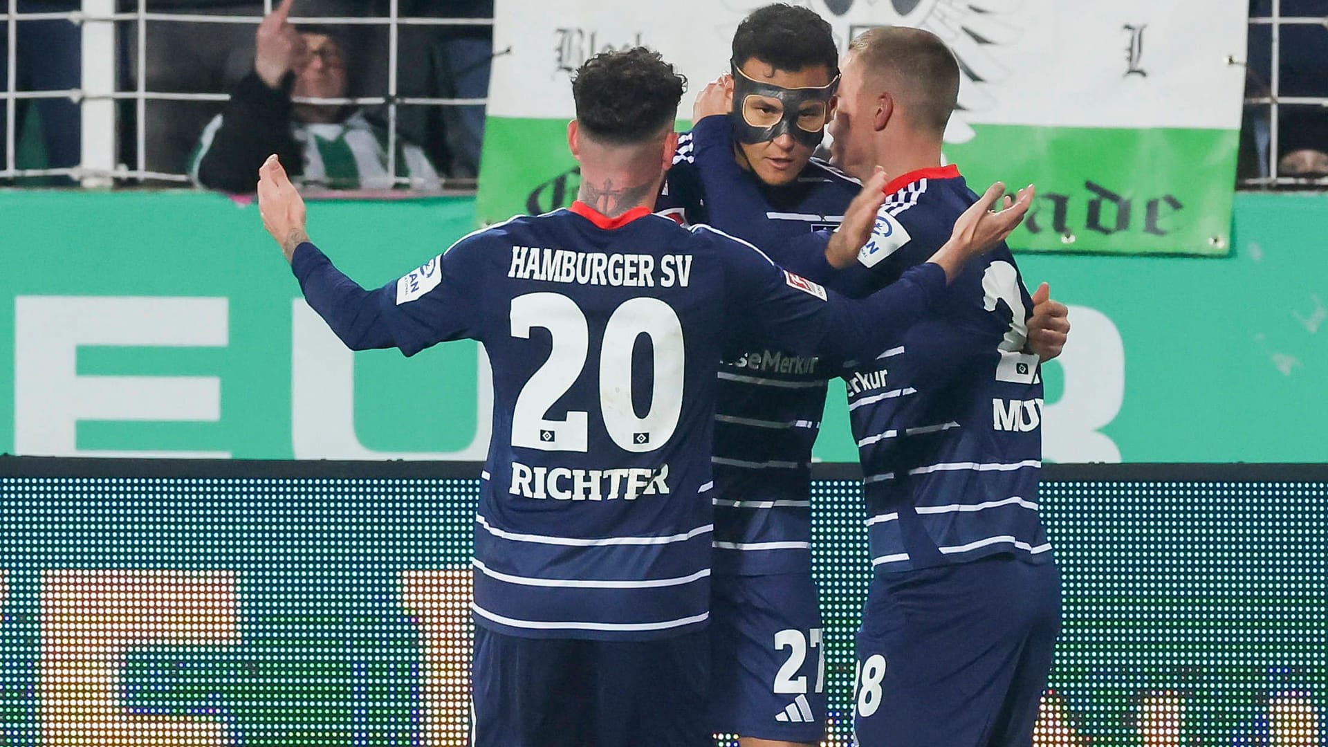 Marco Richter (left) celebrates an HSV goal with Davie Selke and Miro Muheim (archive picture): After this season, the 27-year-old is very likely to leave Hamburg. Marco Richter (left) celebrates an HSV goal with Davie Selke and Miro Muheim (archive picture): After this season, the 27-year-old is very likely to leave Hamburg.