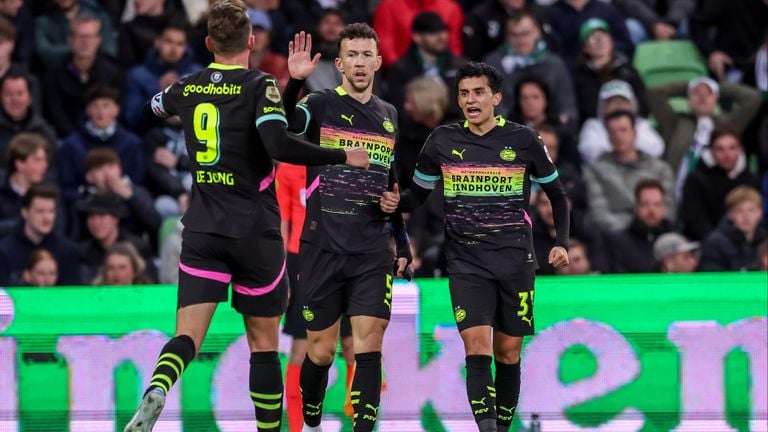 Ivan Perisic is celebrating a party after the 0-2 against FC Groningen. (Photo: Pieter van der Woude/Orange Pictures)