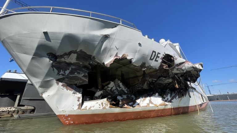 Huge hole in the ship (photo: Imke van de Laar).