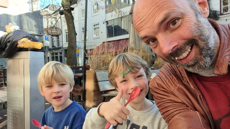 Siebe, Kamiel and Bart eat an ice cream after the collection campaign (private photo). 