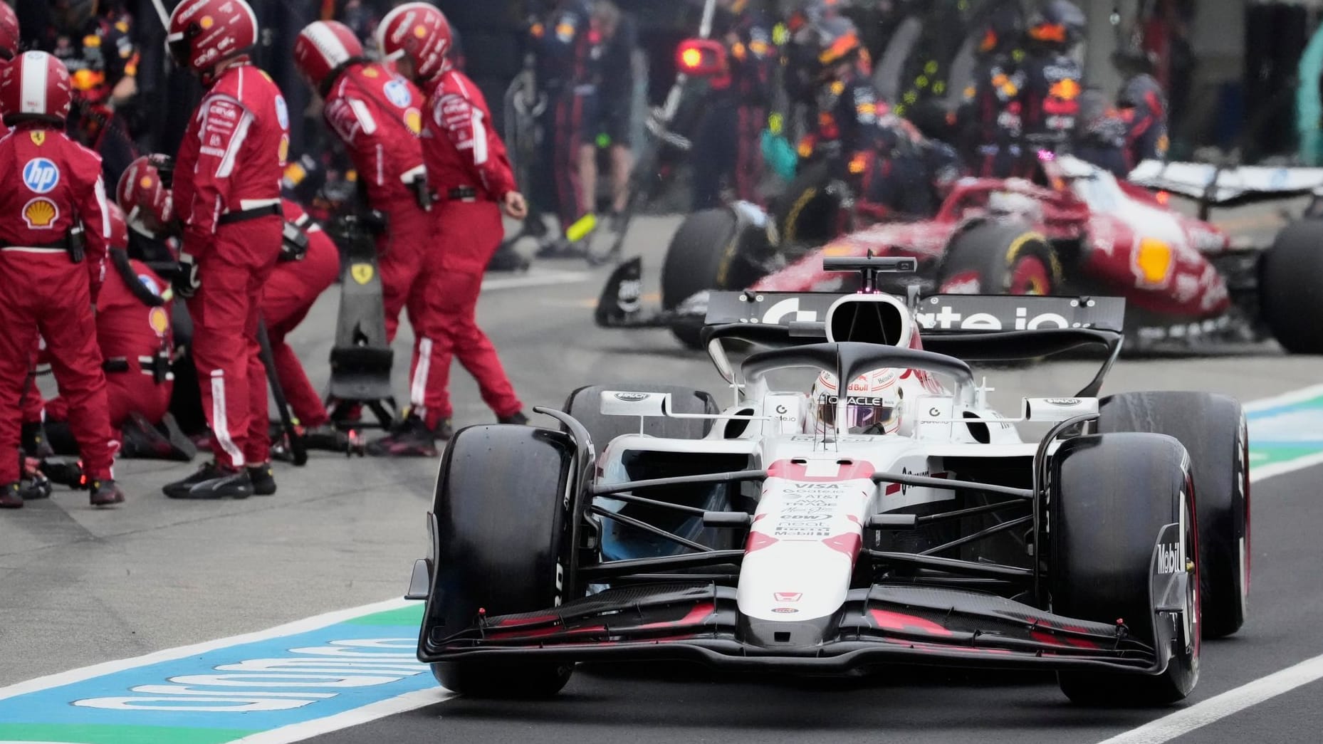 Max Verstappen after his pit stop: at the exit there was almost a collision.