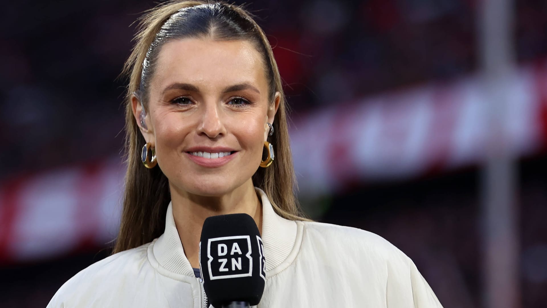 Laura Wontorra: The 36-year-old is regularly deployed for DAZN at football games.