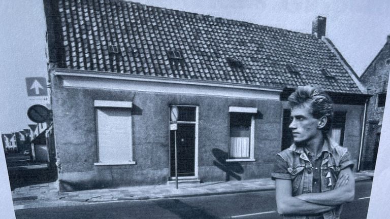 Vrientten for his old house (mounted photo)
