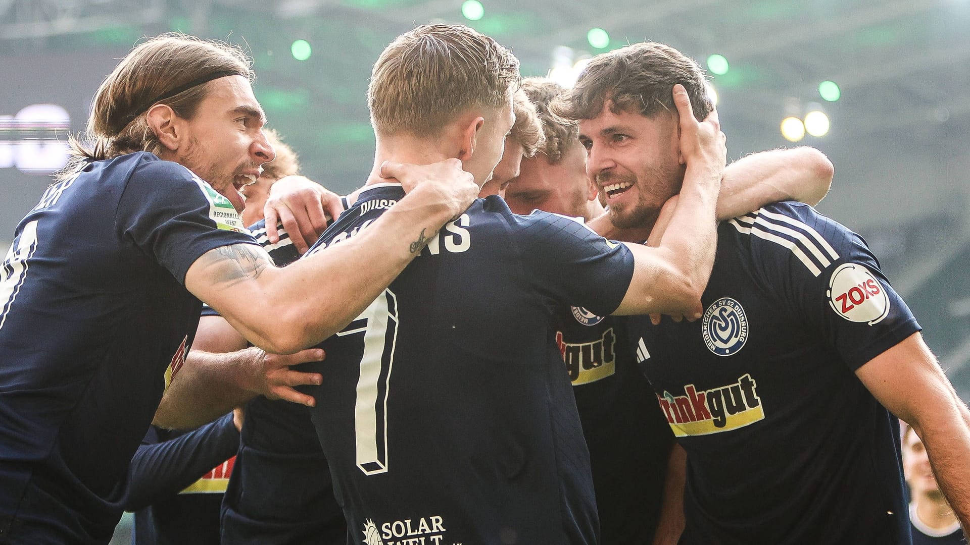Duisburg cheers: Tobias Fleckstein shot his team to victory.