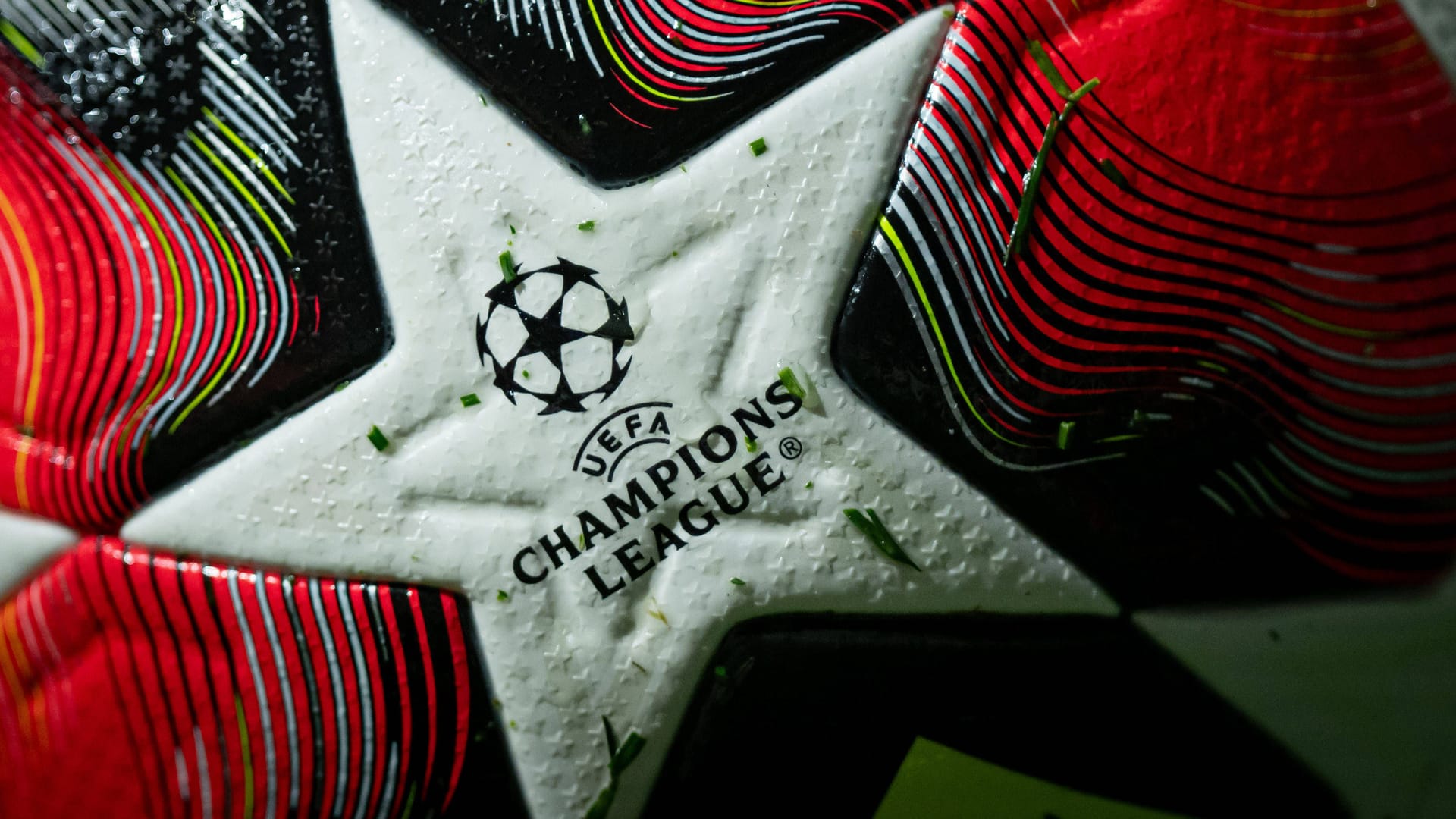Champions League logo on a ball (symbol image): The competition recently defeated some changes.