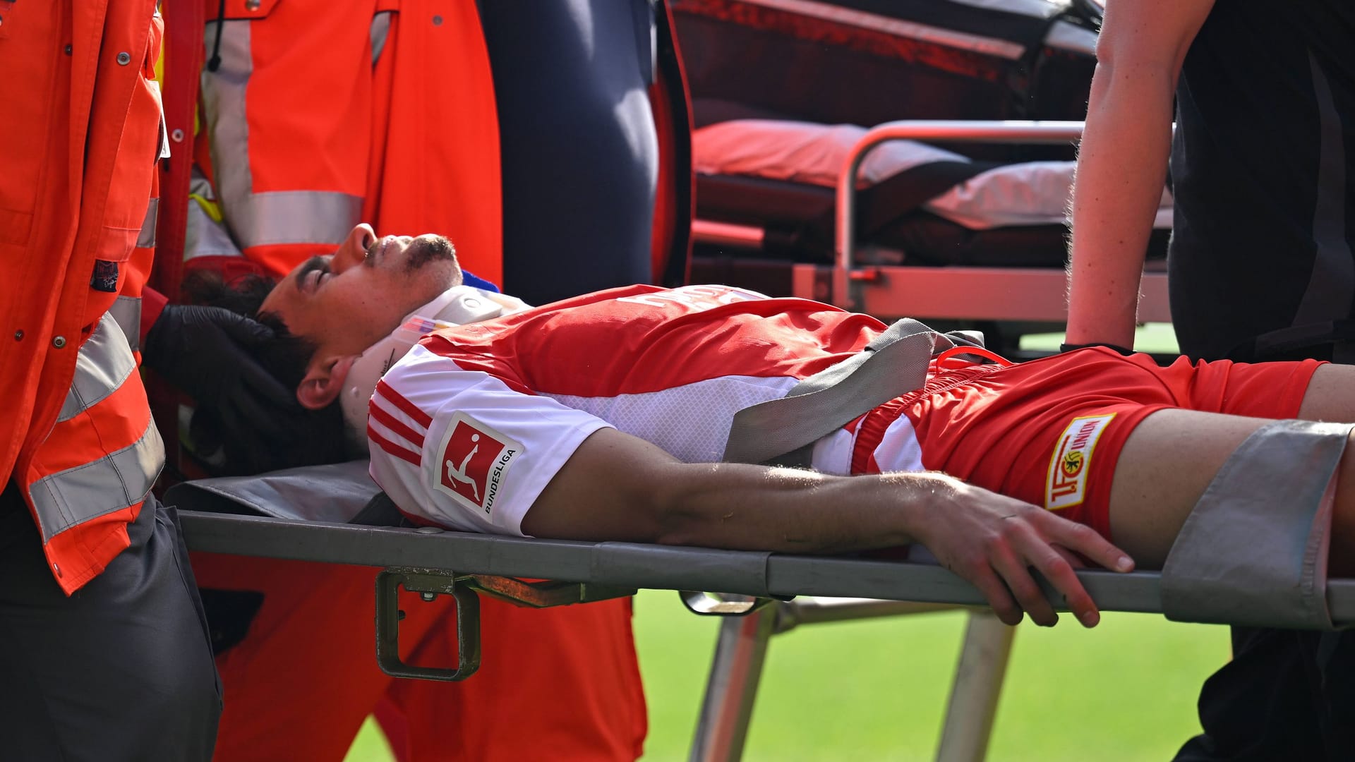 Diogo Leite is transported away on a stretcher: it has been running for Union Berlin since summer 2022.