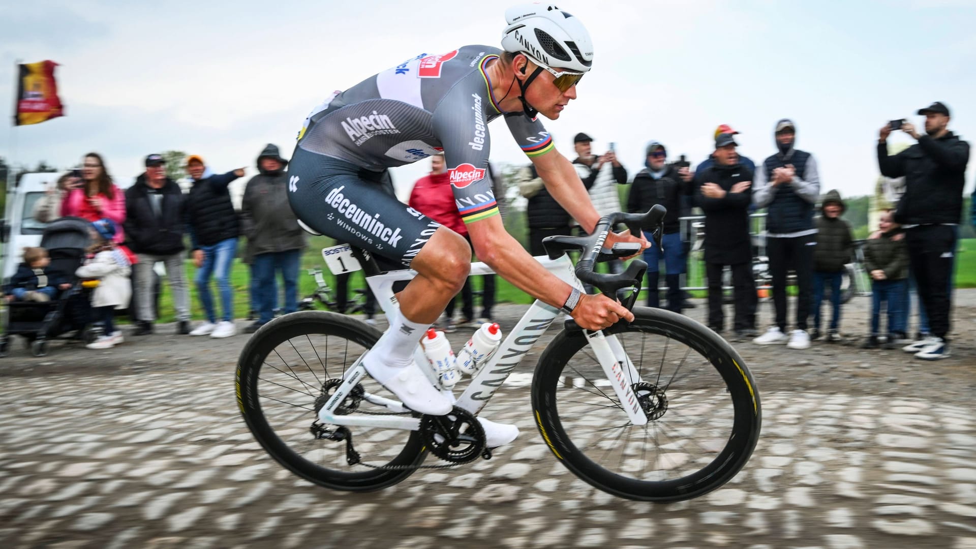 Mathieu van der Poel during Paris-Roubaix: The Dutch was the victim of an attack.