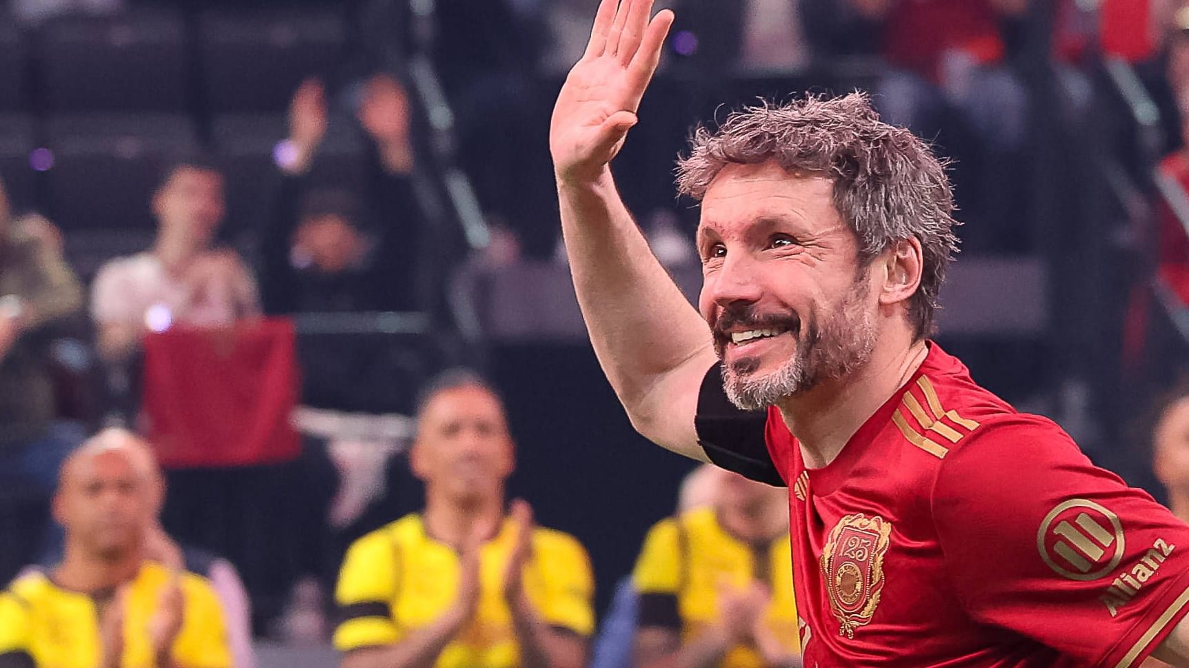 Mark van Bommel: He scored a total of 16 goals for FC Bayern from 2006 to 2011.