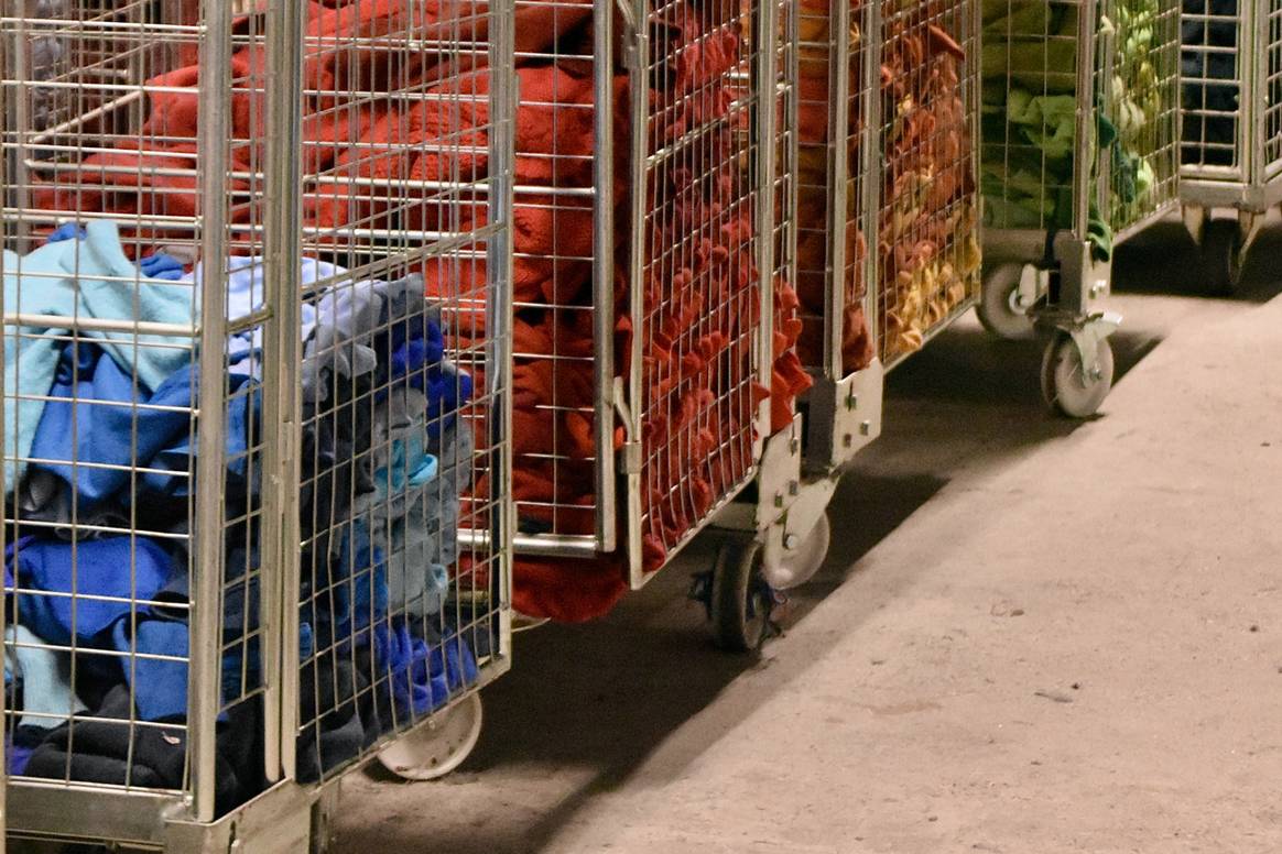 De fibersort-machine variety de kleding op materiaal en kleur