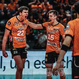 Jake Hanes (left), BR Volleys