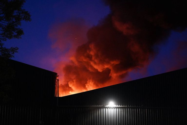 These were the first images of the fire (photo: Jeroen Stuve / Press Bureau Heitink 