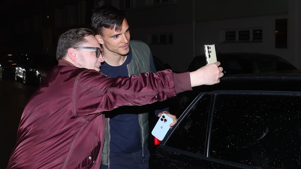 Nahm sich nach Mitternacht noch Zeit für ein Selfie mit einem Fan: João Palhinha (29)