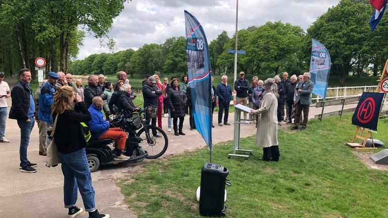 A lot of interest in the unveiling Monday 5 May at Drunen (photo: Willem-Jan Joachems)