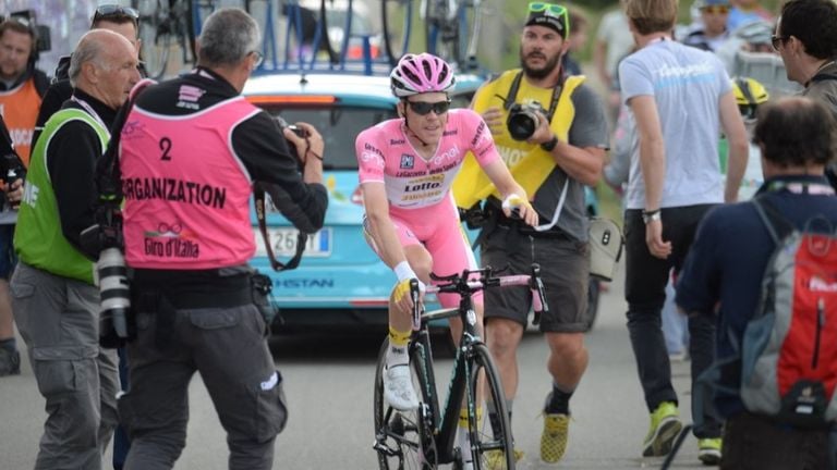 Kruijswijk in the leader's jersey during the Giro in 2016