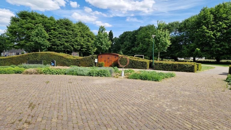 The practical artwork in the middle of the park (photo: Tom Berkers).