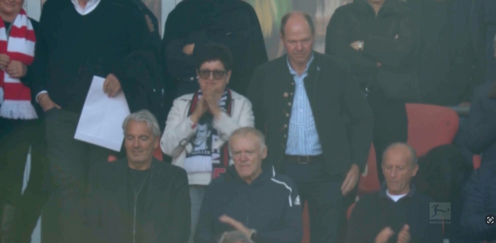 Müller-Mama Klaudia mit ihrem Mann Gerhard tief bewegt
