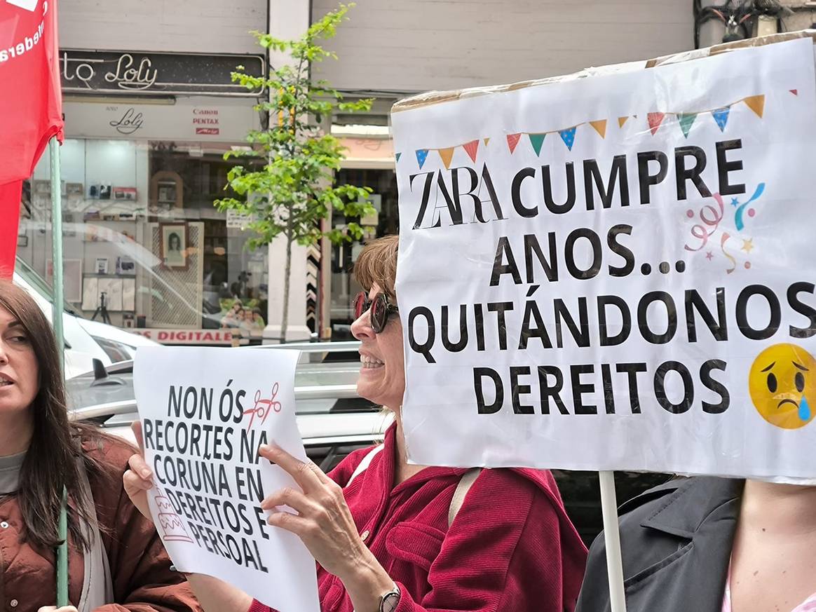 Protest of the shop employees of Inditex in front of the Zara business on Juan Flórez in La Coruña on May 9, 2025.