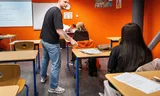 Economy teacher Luc Cramer gives end-out exhibition training at the Spaarne College in Haarlem, a VMBO school with 850 students. Photo Simon Lenskens