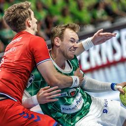 Mathias Gidsel fights for the ball against Bietigheim (source: Imago / Andreas Gora)