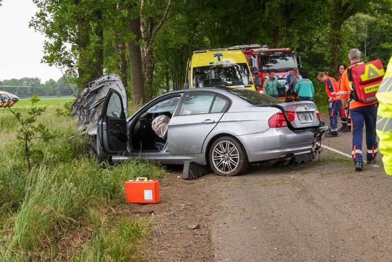 The victim was urgently taken to the hospital (photo: Harrie Grikesels/ press agency Heitink.)