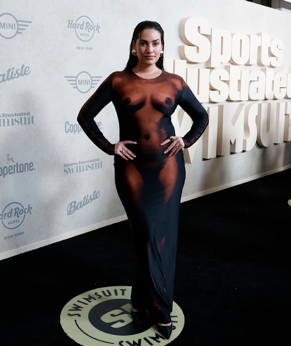 Curvy Model Lorena Duran