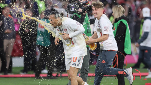 Celebrated the championship title with the professionals of FC Bayern: U17-Youngster Lennart Karl.