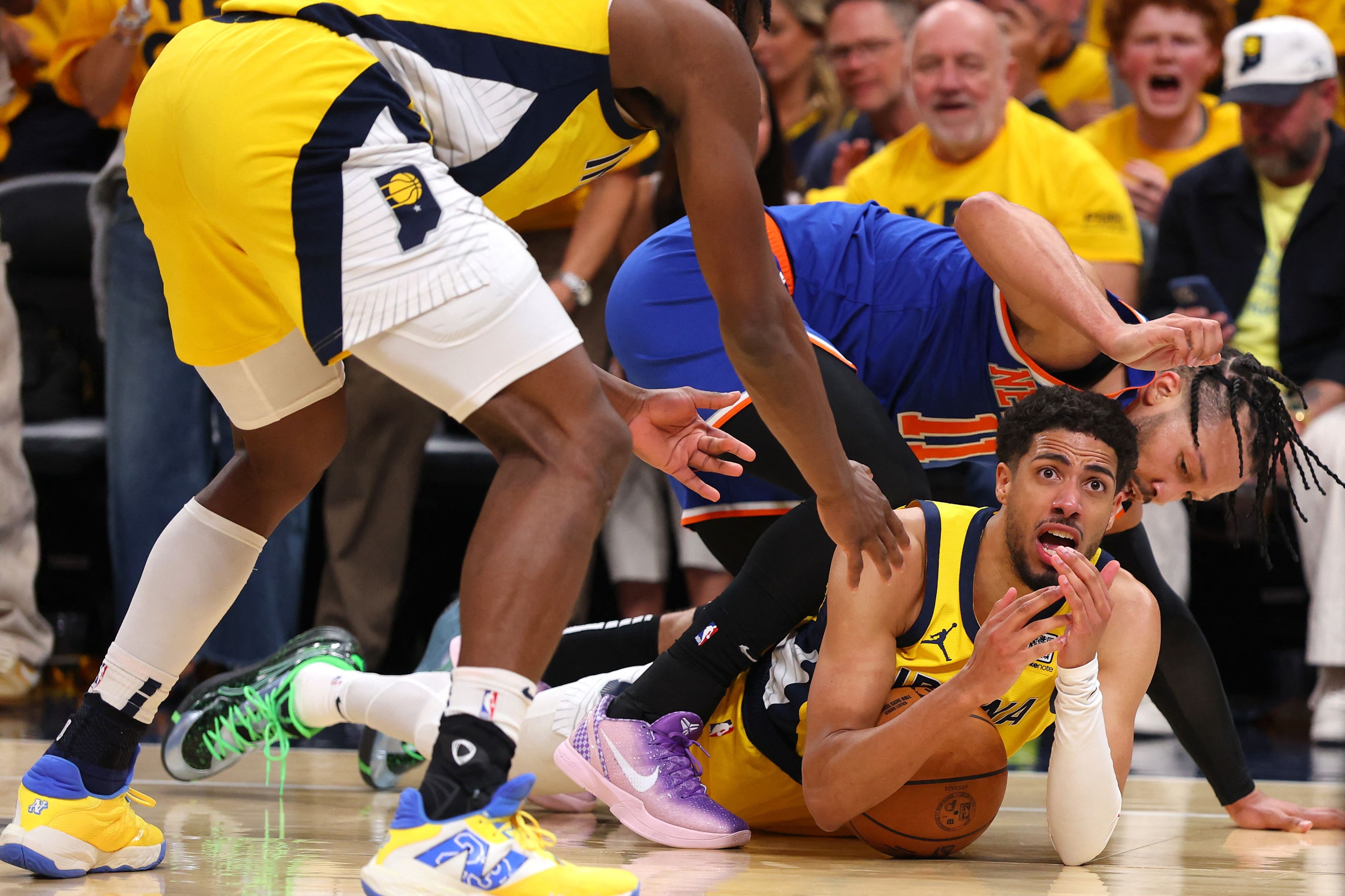 Indianapolis, Indian - May 27: Tyrese Haliburton #0 of the Indiana Pacers Grabs The Ball Against Jalen Brunson #11 of the New York Knicks During the Third Quarter in Game Four of the Eastern Conference Finals of the 2025 NBA Playoffs at Gainbridge Fieldhouse on May 27, 2025 in Indianapolis, Indian. Notes to User: User Expressly Acknowledges and Agrees That, by Downloading and or Using This Photograph, User is allowed to the Terms and Conditions of the Getty Images License Agreement. Gregory Shamus / Getty Images / AFP (Photo by Gregory Shamus / Getty Images North America / Getty Images Via AFP)