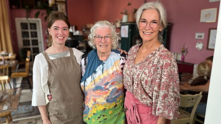 Melissa (left), Ellie (center) and Jolande (right). Photo: Rogier van Son