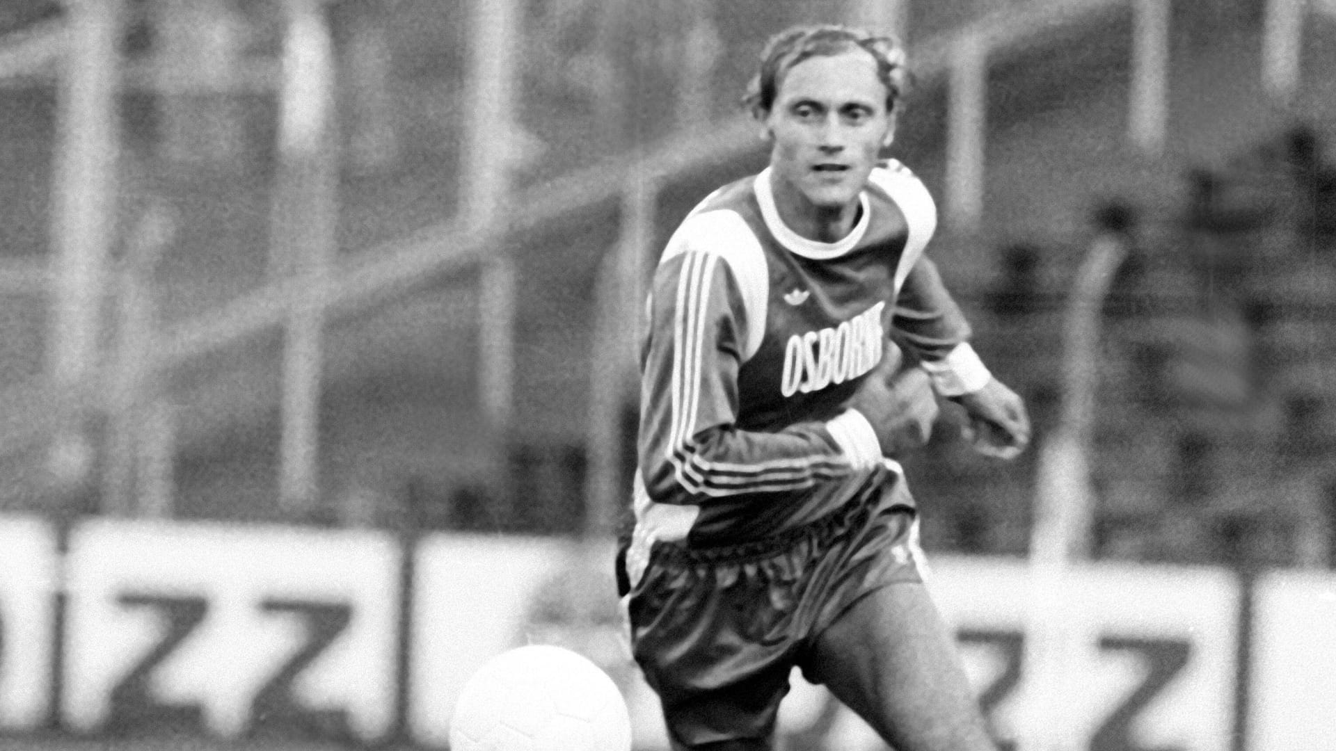 Dieter Versen ran for the first team of VfL Bochum between 1963 and 1979.
