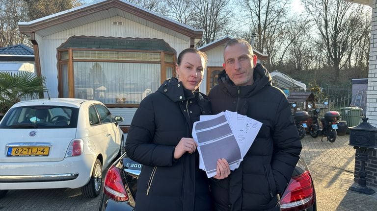 Leonie and Bart Hülters with a very small part of the proceeds from the WOO request.