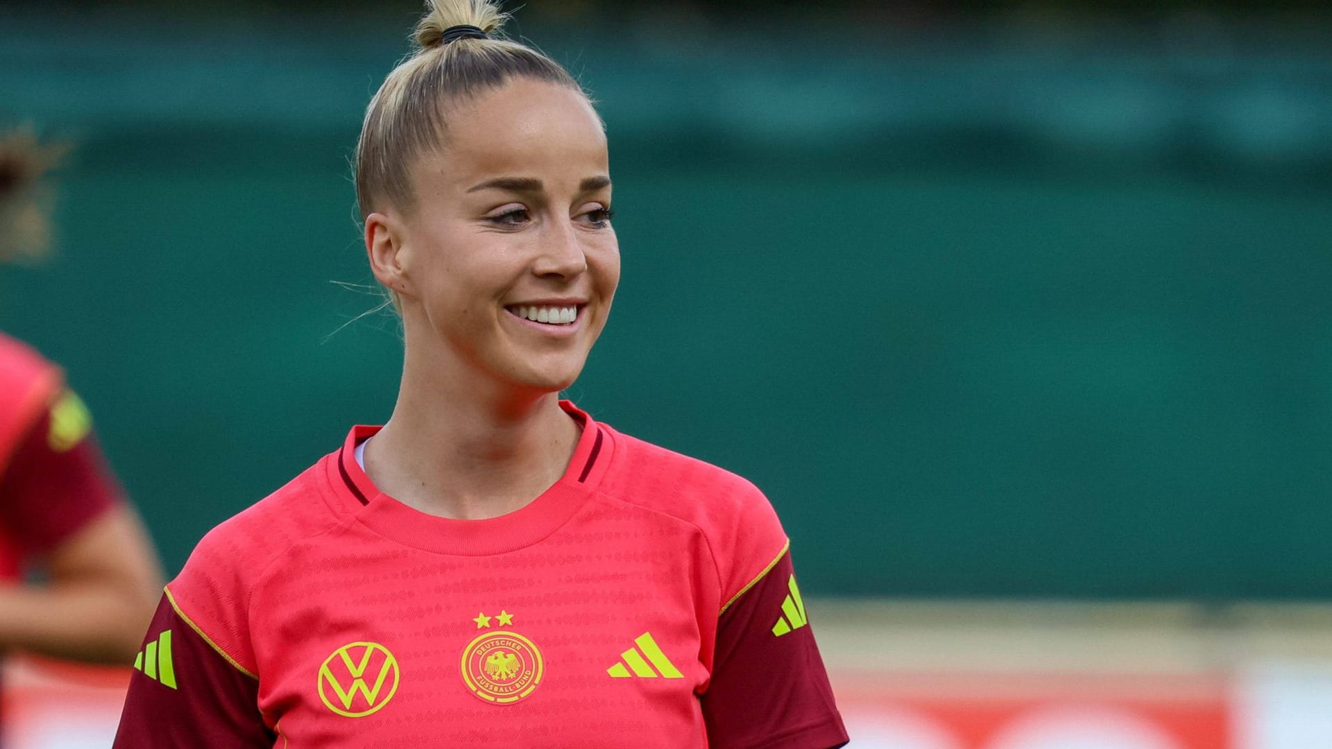 Giulia Gwinn: The national player wrote a book together with a journalist. Giulia Gwinn: The national player wrote a book together with a journalist.
