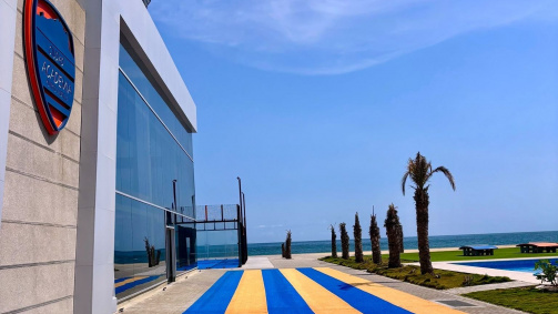 Academia Puerto Cabello has a top location right by the sea