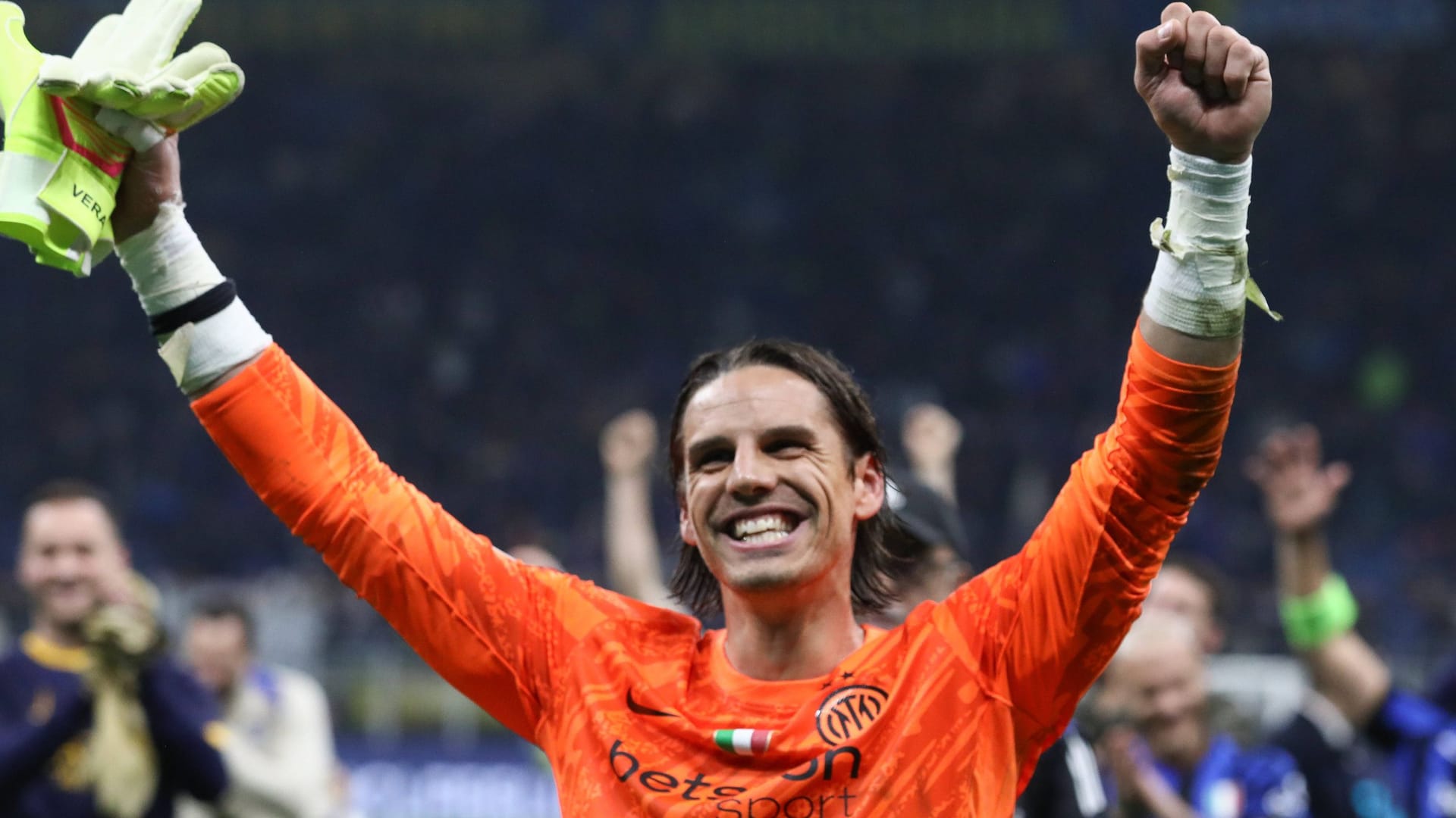 Yann Sommer: He plays an outstanding Champions League season. Yann Sommer: He plays an outstanding Champions League season.