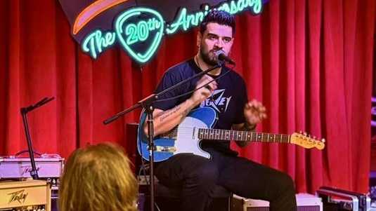 Singer Jose Ramírez