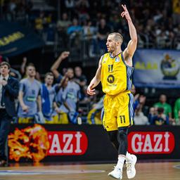 Alba Berlin Matt Thomas Jubelt | Image: Camera4+ | Collage: RBB