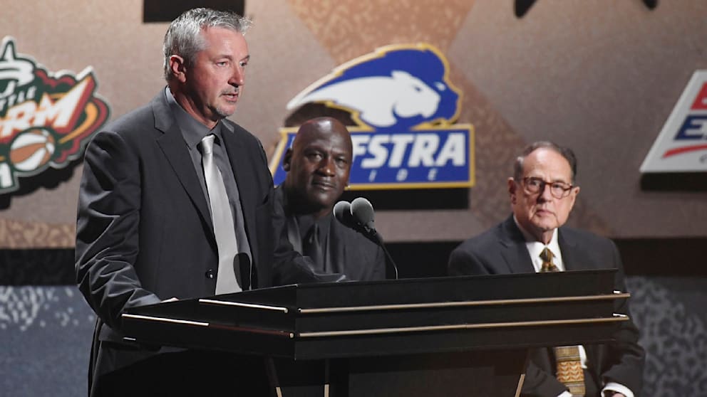 2021 wurde Toni Kukoc (56/l.) in die Hall of Fame des Basketballs aufgenommen. Mit dabei: Legende Michael Jordan und Chicago-Bulls-Eigentümer Jerry Reinsdorf