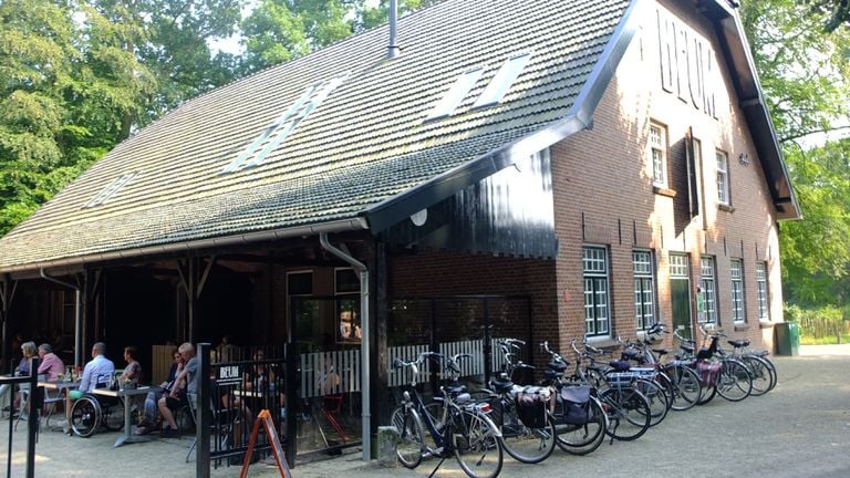Many people cycle along the track and through Boswachterij Dorst, via restaurant Beum and De Leemputten near Surae (photo: G. Lanting - Wikimedia Commons)