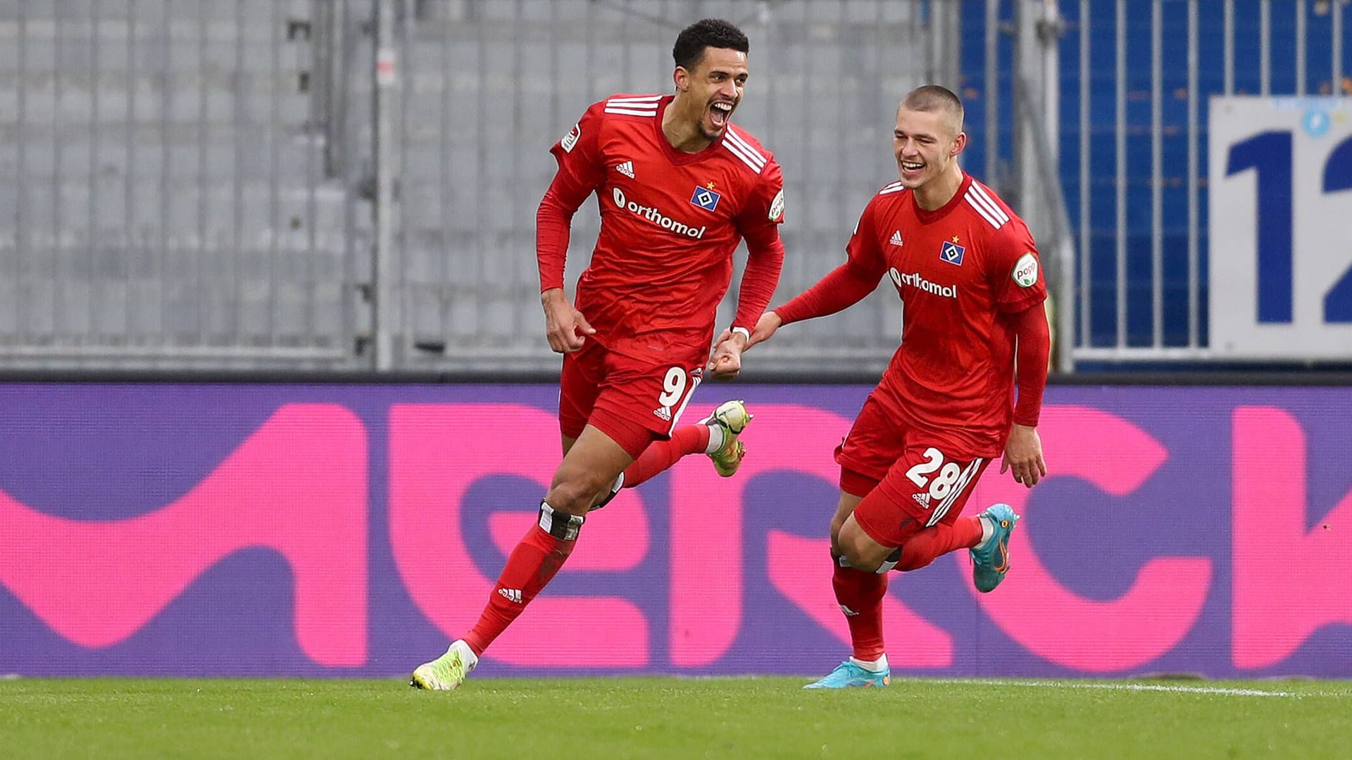 Robert Glatzel and Miro Muheim cheer in Darmstadt (archive picture): The HSV has with the "Lilies" no competitive game lost yet.